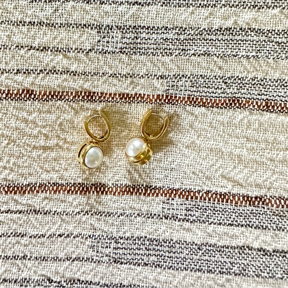 Marla Aaron gold hoops with Pearl lozenges.